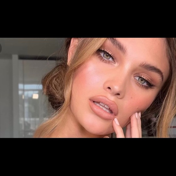 Becca shimmering skin perfector poured NIB!! - Picture 13 of 13